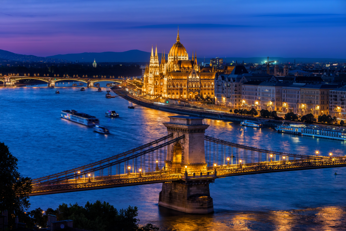 7 budapesti program a Múzeumok Éjszakáján, ahol az utazáson van a fókusz
