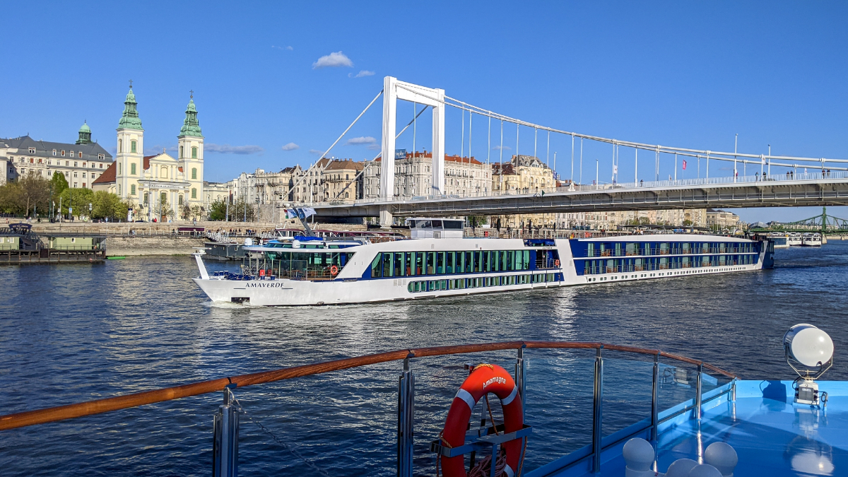 Budapestre is befut Európa legnagyobb folyami luxushajója