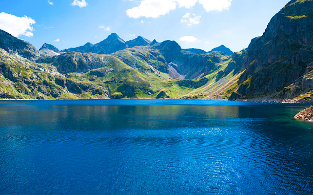 Begir, Shutterstock