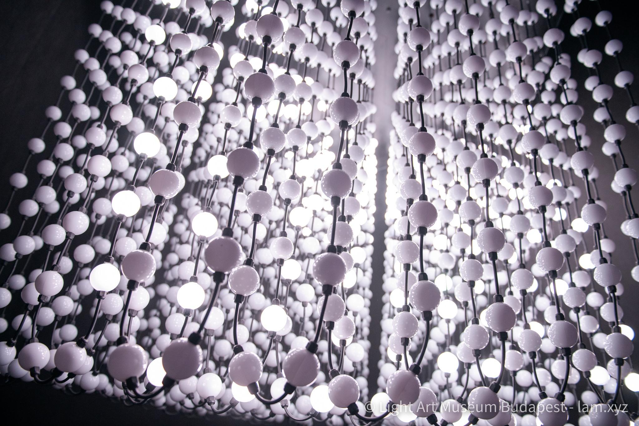 Végre megnyílt a fényművészet múzeuma Budapesten is