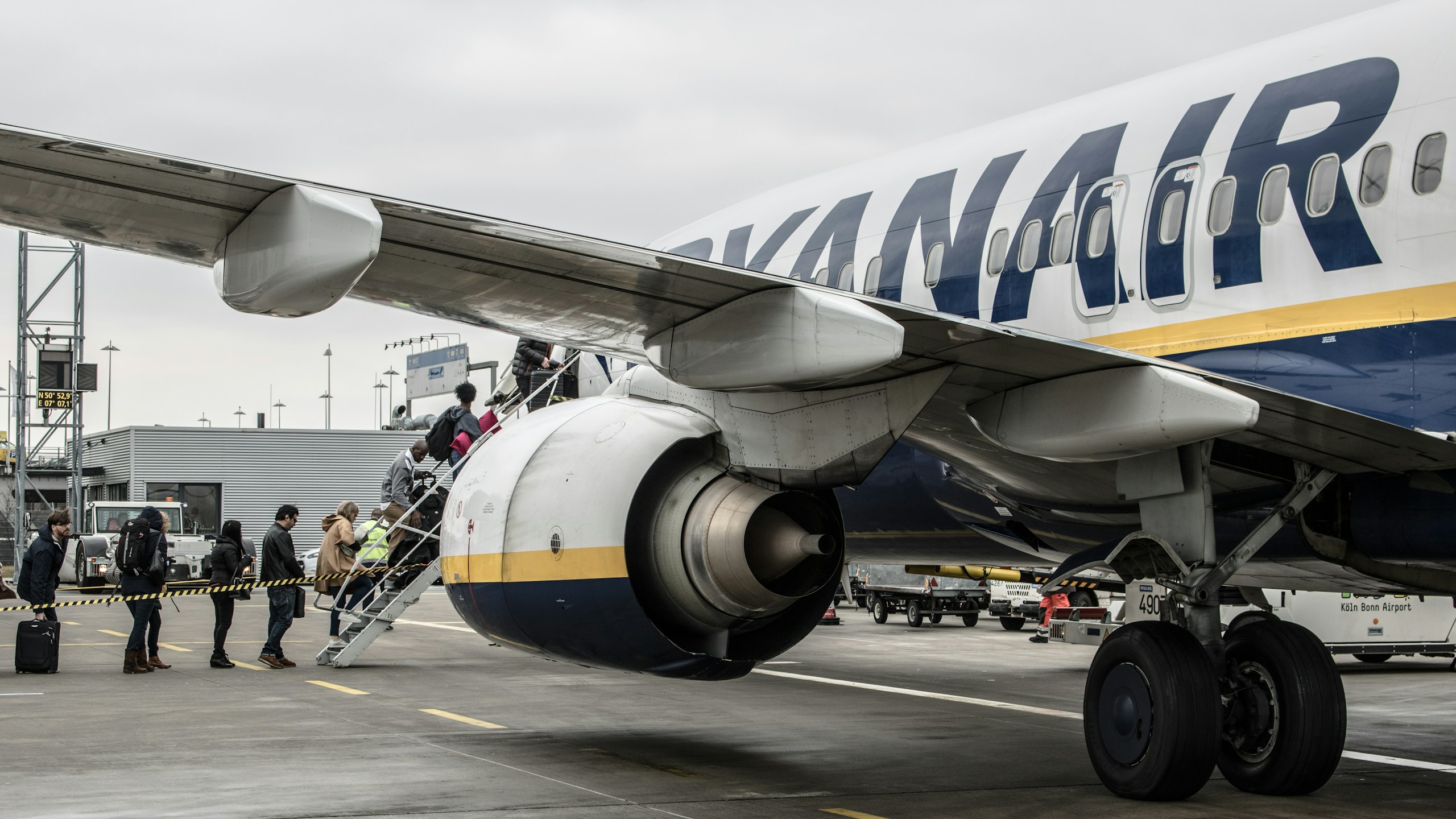 Majdnem kirepült az ablakon, a Ryanair még nem ígér kártérítést