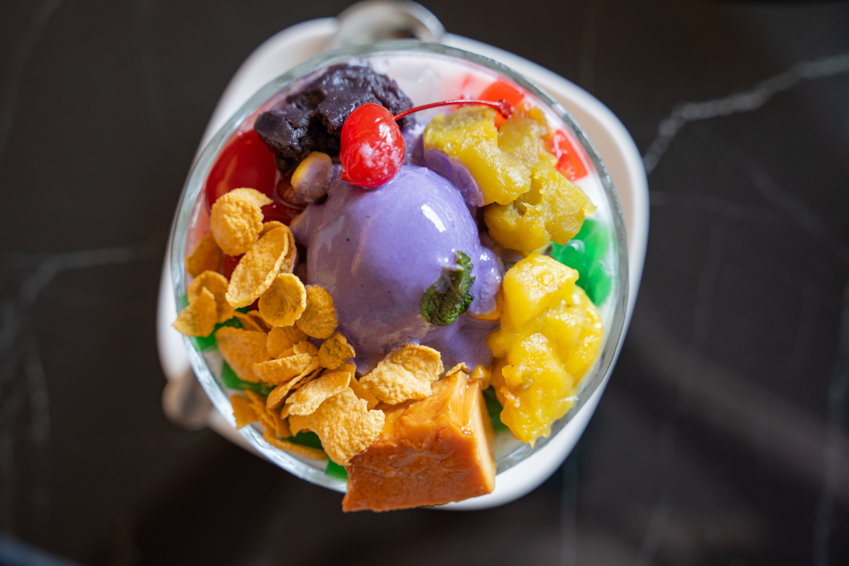 Így készül a Fülöp-szigetek látványos jégdesszertje, a halo-halo