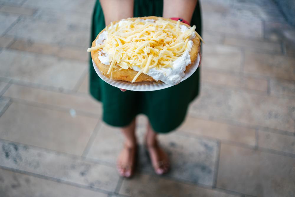 Cserna-Szabó András: A lángos mi vagyunk