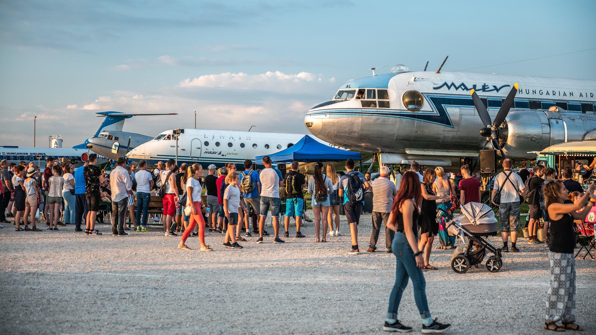Éjszaka a repülőtéren... múzeumi keretek között