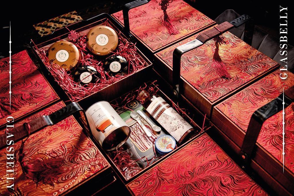 Mitől ér 24 millió forintot egy csomag tea?