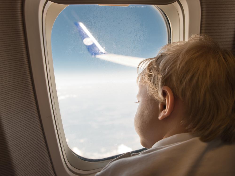 Repülés kicsikkel – Tippek egy  stewardesstől