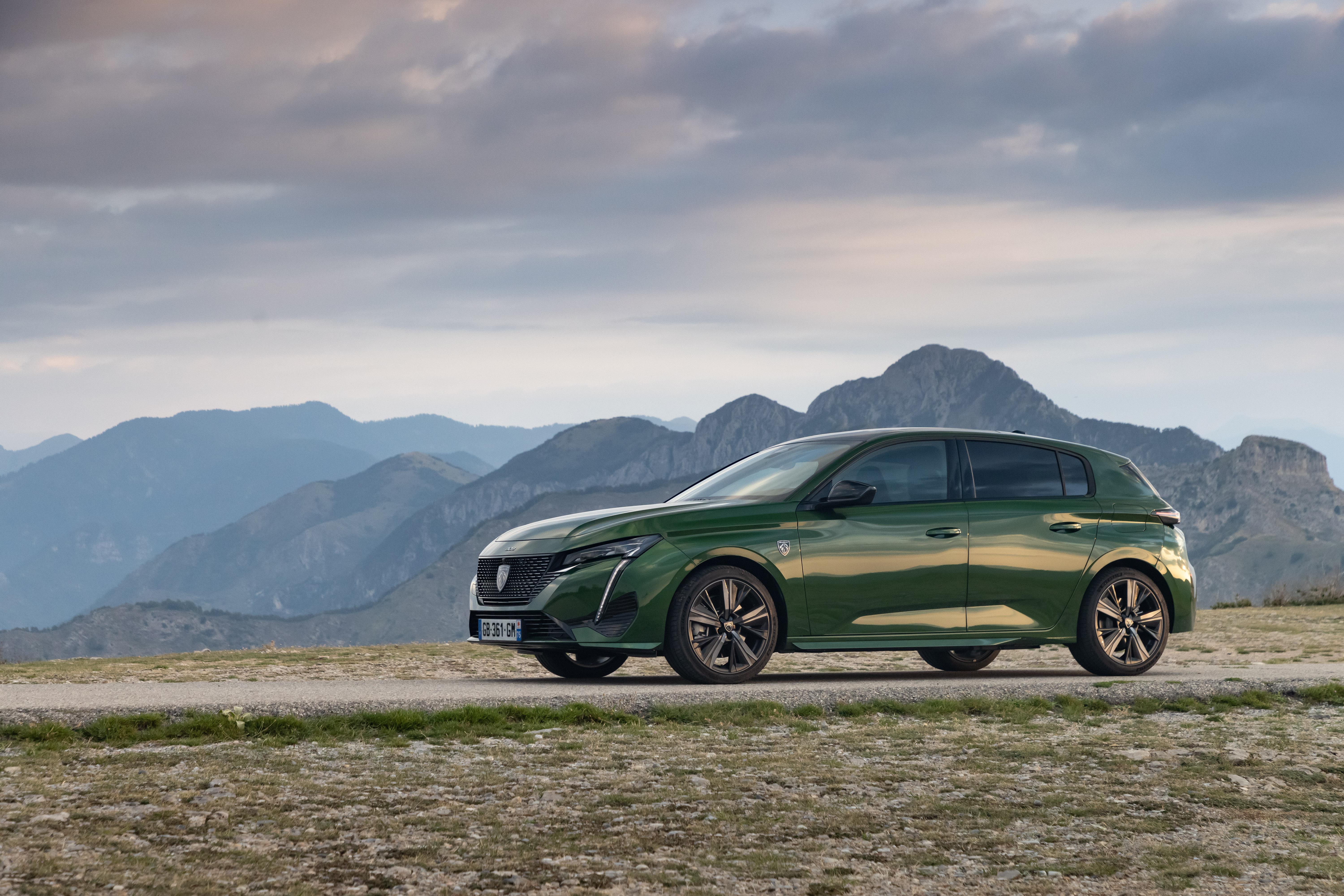 Oroszlán a golfpályán: ilyen az új, hibrid Peugeot 308